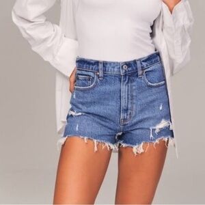 Abercrombie & Fitch High Rise Mom Short ‘Medium Ripped Wash’